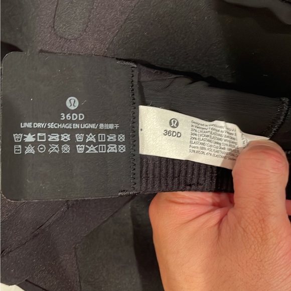 Lululemon Sports Bra in Black - Picture 4 of 4